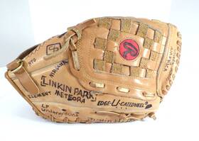 Rgb5 Rawlings Right Hand Throw Basket Webb 12.5 Inch Baseball Glove With Character