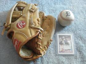 Rmc41 Rawlings Vtg 1980s Dan Petry 12 Inch Baseball Glove And Card Ball Rt-handed