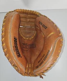 00126 Regent Catchers Mitt Baseball Right Hand Throw Size 12.5 Top Grain Cowhide