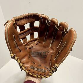 04500 Regent 13 Inch Magnum 3 Rht Baseball Glove Right Hand Throwing Cowhide