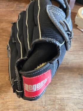06274 Regent Signature Series Darryl Strawberry Baseball Glove Black Leather 06274 Regent Signature Series Darryl Strawberry Baseball Glove Black Leather