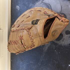 Tg-146 Regent Vintage Fr Baseball Glove Right Handed 12 Inch Leather