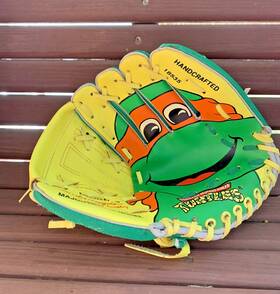 18535 Remco 1994 Vintage Orange Ninja Turtle Baseball Glove Major League Model 18535 Remco 1994 Vintage Orange Ninja Turtle Baseball Glove Major League Model