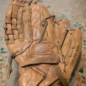 1250bwr Shoeless Joe Professional Ballgloves 12.5 Inch Baseball Glove Mitt - Rht Trapper 1250bwr Shoeless Joe Professional Ballgloves 12.5 Inch Baseball Glove Mitt - Rht Trapper