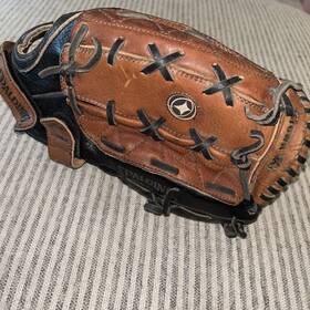 Spalding 029807189701 18970 Softball Glove Top Grain Leather 14 Inch Rht Black Brown Baseball
