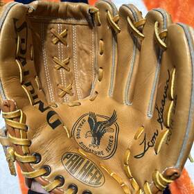 42-251 Spalding Youth Tom Seaver Left Hand Baseball Glove Throw Right 42-251 Spalding Youth Tom Seaver Left Hand Baseball Glove Throw Right