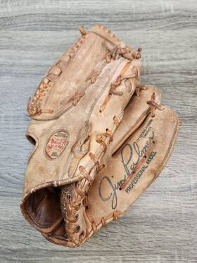 42-3015 Spalding Baseball 12.5 Inch Glove Jim Palmer #42-3015 Pro Model Used Right Hand Throw 42-3015 Spalding Baseball 12.5 Inch Glove Jim Palmer #42-3015 Pro Model Used Right Hand Throw