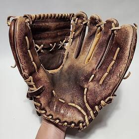 42-3091 Spalding Crown Back Right Hand Thrower Glove 13 Inch Broken In Worn J. Palm