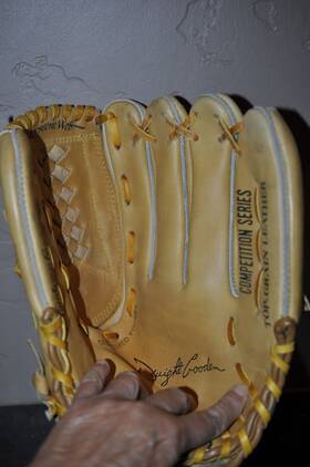 42-347 Spalding Dwight Gooden Leather Baseball Glove Rt Hand 11 Inch