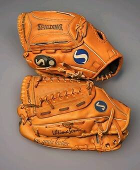 42-426 Spalding 42-370 2 Mitts Glove And 370 Series Leather Cresent Web Rh Gloves