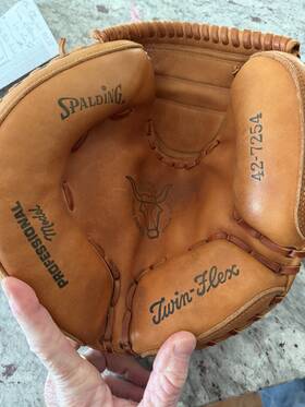 42-7254 Spalding Vintage Catchers Glove Model 42-7254. Right Hand. Great Condition. Lht 42-7254 Spalding Vintage Catchers Glove Model 42-7254. Right Hand. Great Condition. Lht