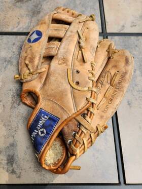 42-737 Spalding Vintage Lloyd Moseby Baseball Glove