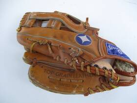 42-858 Spalding Pro Model Jim Rice Baseball Softball Glove Rht 11 Inch 42-858 Spalding Pro Model Jim Rice Baseball Softball Glove Rht 11 Inch