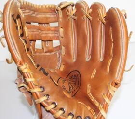 42.9311 Spalding Ball Glove Chrome Tanned Top Grain Leather