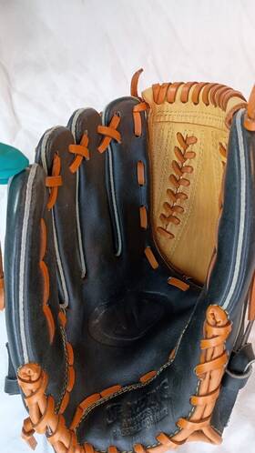 42094 Spalding Stadium Series 12.5 Inch Outfield Baseball Glove Fr
