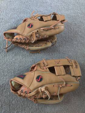 4503420s Spalding Lot Of 2 Little League Glove Stadium Series E-z Flex Sts23 Rht Size 10 4503420s Spalding Lot Of 2 Little League Glove Stadium Series E-z Flex Sts23 Rht Size 10