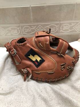 Dpm-9200 Ssk Dmp-9200 34 Inch Dimple Fully Broken In Softball Catchers Mitt Right Hand Throw Dpm-9200 Ssk Dmp-9200 34 Inch Dimple Fully Broken In Softball Catchers Mitt Right Hand Throw
