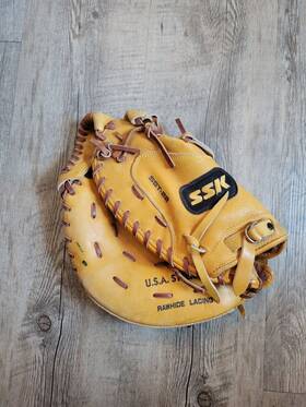Sst-22 Ssk Softball Catchers Mitt / Glove Left-hand Thrower Lht Leather