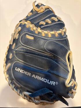 Uacm-101y Under Armour Armor Youth Catchers Glove. Right Hand Throw. 31.5 Inch . Pre-owned