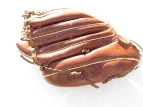 United Athletic Fg-260 Super-soft Right Hand Throw Baseball Softball Glove Mitt