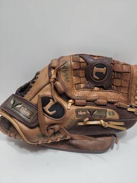 Valkrie 044277924539 Louisville Valkyrie Tps Elite Series 12.75 Inch V1275 Lht Hand Throw Glove. Nice