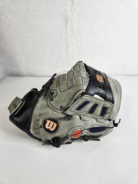 Wilson 026388213962 Ez Catch 325 Baseball Glove Ages 7-9 Rh/lht 10.5 Inch All Positions Gray Nwt Wilson 026388213962 Ez Catch 325 Baseball Glove Ages 7-9 Rh/lht 10.5 Inch All Positions Gray Nwt