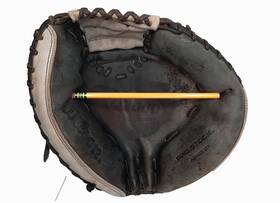 A2403 Wilson 026388320295 32.5 Inch A2000 Pro Stock Toe Catchers Mitt - Rht M1 Good Obo A2403 Wilson 026388320295 32.5 Inch A2000 Pro Stock Toe Catchers Mitt - Rht M1 Good Obo