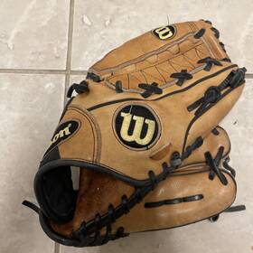 A1000 Wilson 026388781010 Dual Hinge 11.75 Right-hand Throw Baseball Glove
