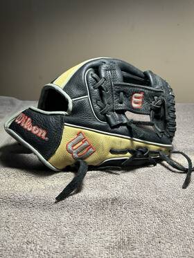 05rbbb115 Wilson A500 Baseball Fielders Glove 11.5 Inch Broken In Pocket Right Throw