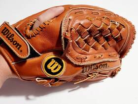 08-9028 Wilson Signature Model Baseball Glove Rht 08-9028 Wilson Signature Model Baseball Glove Rht