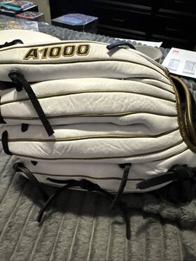 A10rf22t125 Wilson 097512439589 A1000 Full Leather Fastpitch 12.5 Inch Rh Thrower Outfield Glove