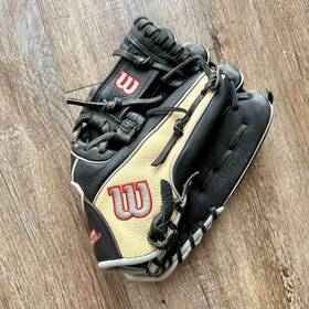 A500 Wilson 097512642620 11.5 Inch Black And Cream Baseball Glove Right Hand Throw