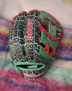 A2000 Wilson 097512693295 1786 11.5 Inch Instgram Exclusive Ugly Sweater Infield Baseball Glove A2000 Wilson 097512693295 1786 11.5 Inch Instgram Exclusive Ugly Sweater Infield Baseball Glove
