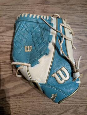 A500 Wilson 097512721325 Siren 12.5 Inch Youth Fastpitch Softball Glove