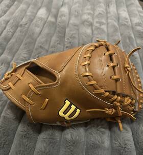 A2000 Wilson 097512801867 33.5 Inch Classics Saddle Tan Adult Catchers Baseball Mitt-rht A2000 Wilson 097512801867 33.5 Inch Classics Saddle Tan Adult Catchers Baseball Mitt-rht