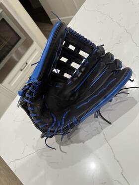 A2000 Wilson 097512808866 Baseball Glove 13.5 Rht In Mint Condition
