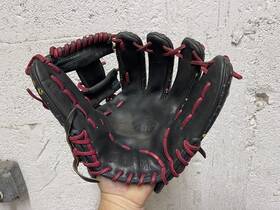 A2000 Wilson 097512882484 1786 Polka Splatter 11.5 Infield Baseball Glove Black A2000 Wilson 097512882484 1786 Polka Splatter 11.5 Infield Baseball Glove Black
