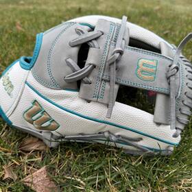 1014021175 Wilson New 2024 A2000 H75 11.75 Inch Rht Infield Fastpitch Softball Glove White Teal 1014021175 Wilson New 2024 A2000 H75 11.75 Inch Rht Infield Fastpitch Softball Glove White Teal