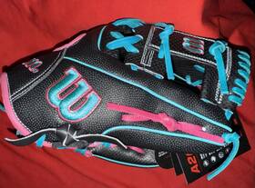 1786sc Wilson Winter 2024 A2000 11.5 Inch Glove New 1786sc Wilson Winter 2024 A2000 11.5 Inch Glove New