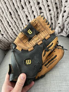A0350 Wilson 883813159482 Baseball Glove 11 Inch Model A350 For Right Handed Throwers Youth A0350 Wilson 883813159482 Baseball Glove 11 Inch Model A350 For Right Handed Throwers Youth