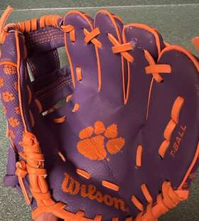 A2481bbclem Wilson 887768244842 10 Inch T-ball Glove Clemson University Tigers - Free Shipping