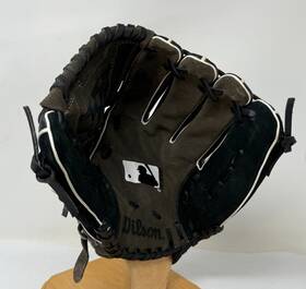 Wilson 887768317072 Baseball Glove 12.5 Inch Right Hand Thrower - Broken In And Game Ready Preowned