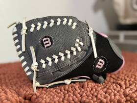 917-2404 Wilson Baseball Glove Pink Black Grey Youth 10.5 Inch Left Hand Throw Lht 917-2404 Wilson Baseball Glove Pink Black Grey Youth 10.5 Inch Left Hand Throw Lht