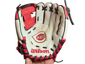 A02rb16cin Wilson T-ball Mitt 10 Inch Rht Red/white Right Hand Throw Euc