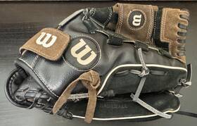 A03lb15b5125 Wilson Dual Hinge Size 12 1/2 Inch Leather Baseball Glove Rht A03lb15b5125 Wilson Dual Hinge Size 12 1/2 Inch Leather Baseball Glove Rht