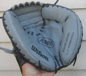 A03rb21cm315 Wilson A360 Youth Catchers Mitt Glove Rht 31.5 Inch New/unused A03rb21cm315 Wilson A360 Youth Catchers Mitt Glove Rht 31.5 Inch New/unused