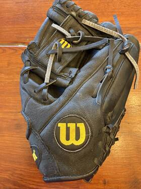 A0450bbjh33 Wilson A450 11.5 Inch Youth Baseball Glove Mitt Black Right Hand Throw Ao450 Used