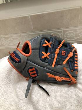 A045rb17-1787 Wilson A450 Boys Broken In Game Ready 11.5 Inch Baseball Glove Right Hand Throw