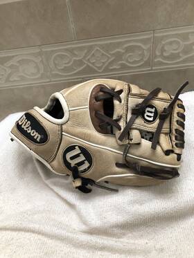 A04rb191075 Wilson A450 Boys Broken In Very Small 10.75 Inch Baseball Softball Glove Right Throw