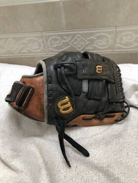 A0500-a11 Wilson A500 The Best Small Boys Fully Broken In 11 Inch Baseball Glove Right Throw